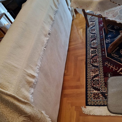 Three-seater sofa like new with storage space