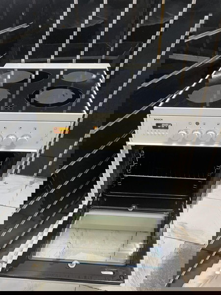 κουζίνα κεραμική σε πάρα πολύ καλή κατάσταση πλιρος λειτουργική μάρκα Bosch A++