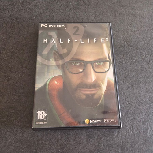 Half-Life 2 PC game used, English edition, 2004