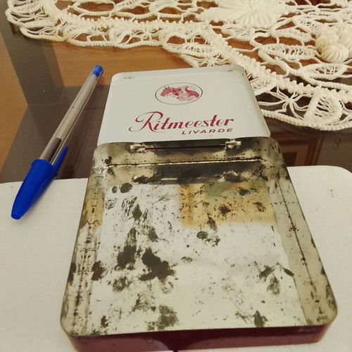 Vintage metal box for 20 Ritmeester Livarde cigars used
