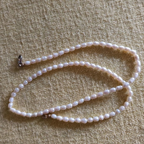 Pearl necklace like new with small white authentic pearls