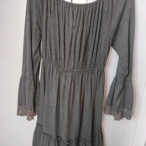 Off shoulder dress gray like new with lace and ruffles