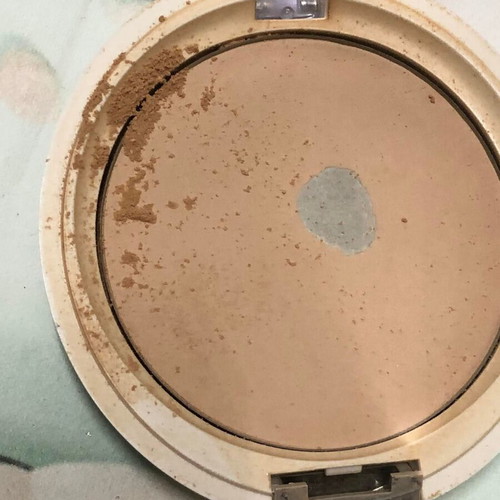 Seventeen Compact half-used with Aloe Vera SPF 15 No 3 Medium Beige used