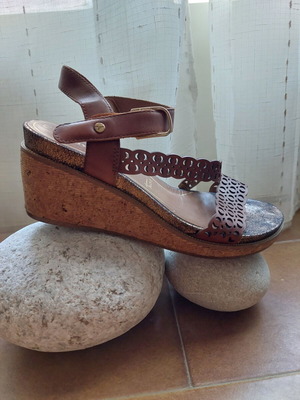 Tamaris leather platform sandals like new, size 40, brown