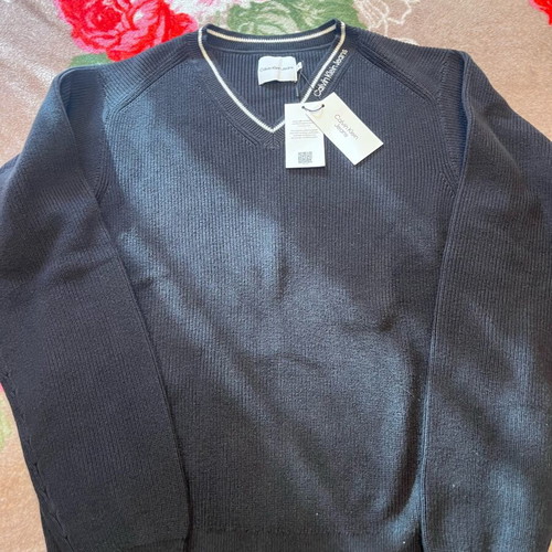 Calvin Klein V neck jumper new, black, size 16 years