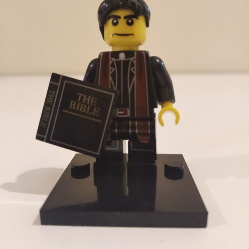 Father Damien and Regan horror minifigures like new