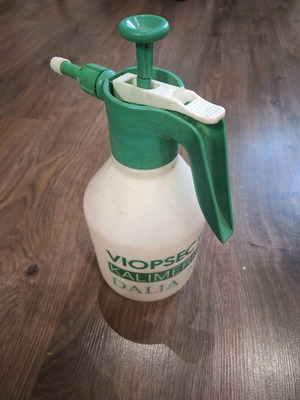 Garden sprayer 2 liters used, hand pressure
