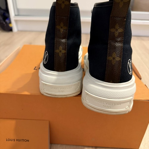 Louis Vuitton Squad Sneakers like new, leather and canvas, size 38