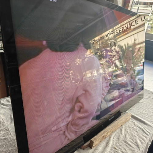 Sony Bravia KDL-46HX820 46" Full HD TV used with horizontal line