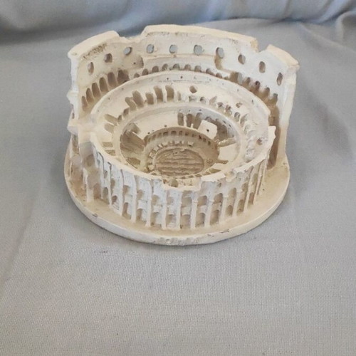 Colosseum miniature, vintage resin