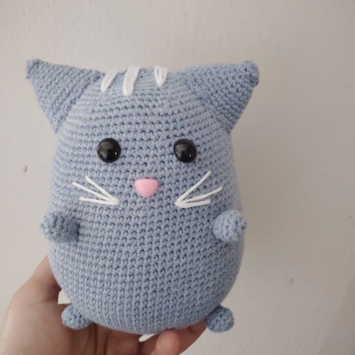 Knitted cat handmade, new, customizable color and size