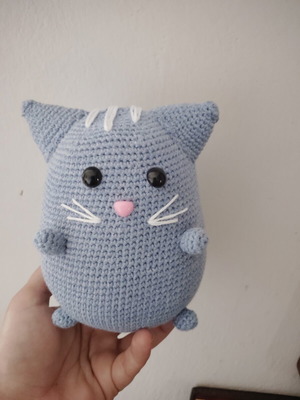 Knitted cat handmade, new, customizable color and size