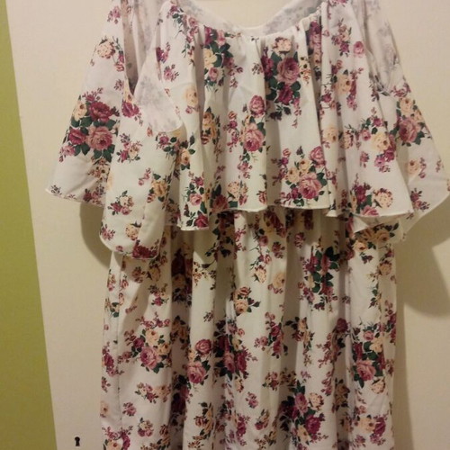 Floral dress like new with ruffles and elastic waist, size S