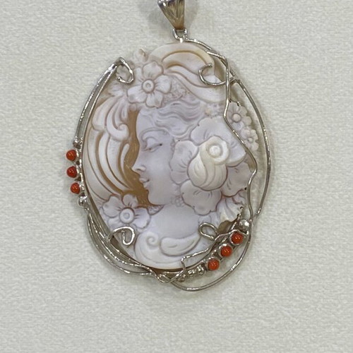 Silver cameo pendant with real coral new