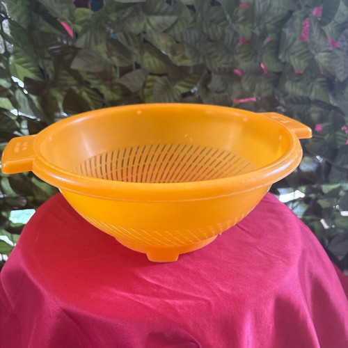 Plastic colander like new, 30x13 cm, orange