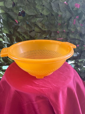 Plastic colander like new, 30x13 cm, orange