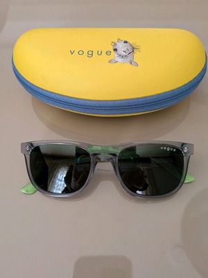 Παιδικά γυαλιά ηλίου Vogue Junior VJ2008 σαν καινούργια, γκρι