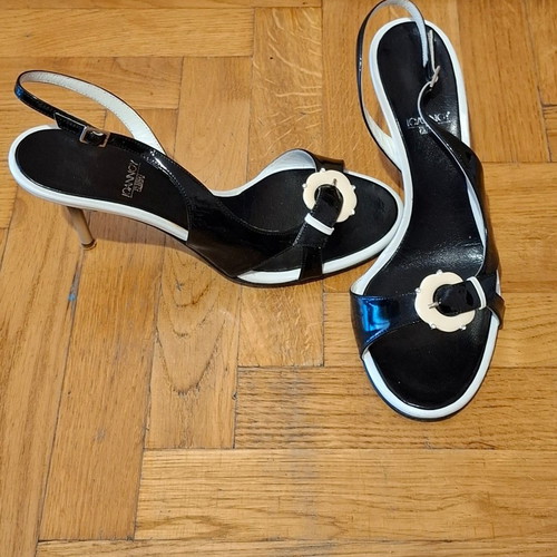 Women's sandals like new, leather, size 39, 9 cm heel