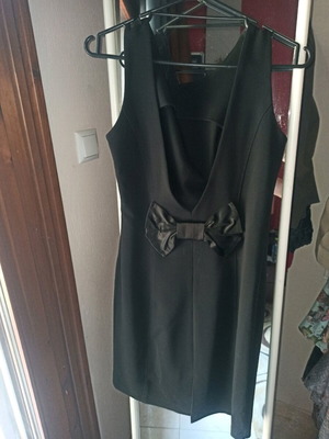 Formal black dress like new with integrated necklace