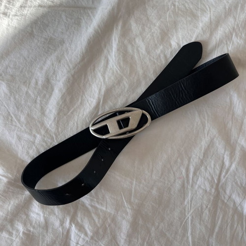 Black belt with silver buckle, 100 cm