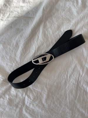Black belt with silver buckle, 100 cm