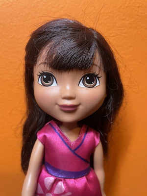 Dora doll like new