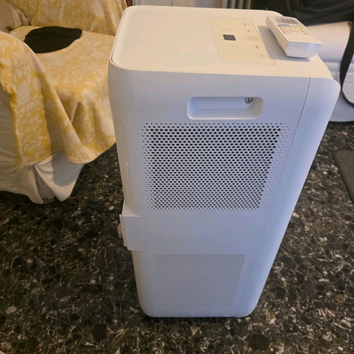 Toyotomi portable air conditioner Rubi series model TPAC-09C like new