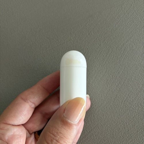 Apple AirPods 2 with wireless charging case