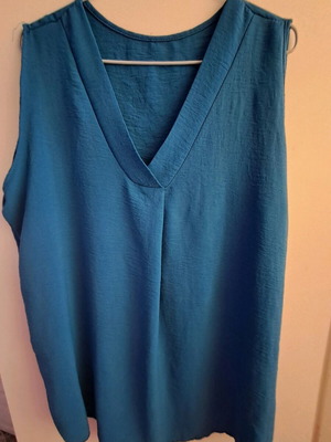 Blue sleeveless blouse like new size L