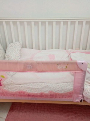 Pali baby cot like new, set with mattress and pink bumpers