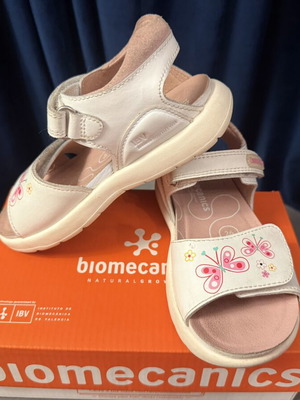 Biomecanics Anatomical Leather Sandals Size 26 Like New, Girls