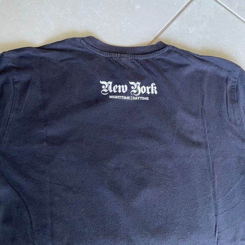 H&M T-Shirt Black Graphic Like New Size Medium