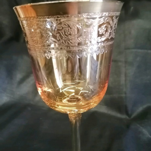 Italian crystal glasses like new, 16 pieces with embossed designs