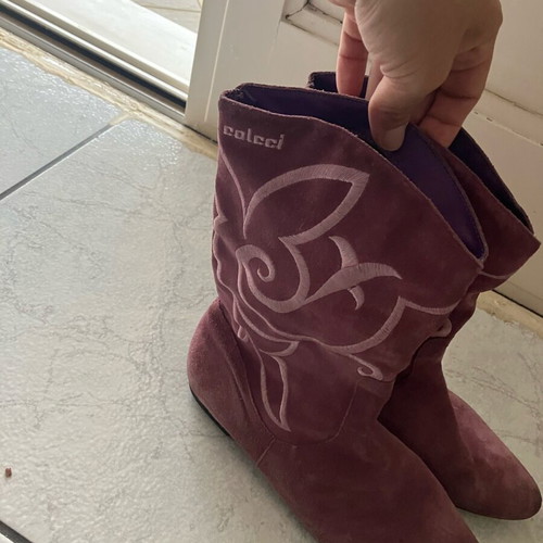 Purple suede boots with embroidery size 36