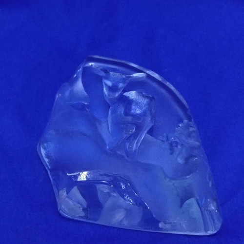 Maleras paperweight by Mats Jonasson full lead crystal like new