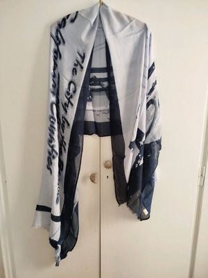 Scarf s Oliver blue and white like new