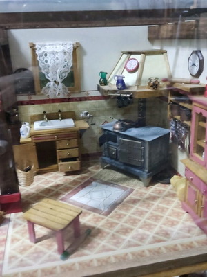 Deagostini miniature kitchen like new with accessories and magazines