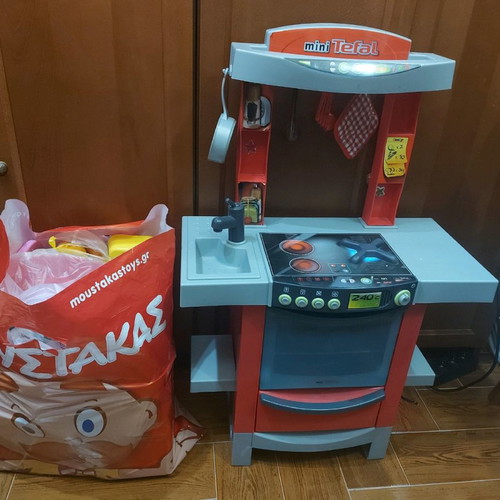 Smoby mini Tefal kitchen used with various kitchen accessories