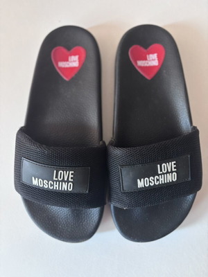 Love Moschino σαγιονάρες μέγεθος 38, μαύρες