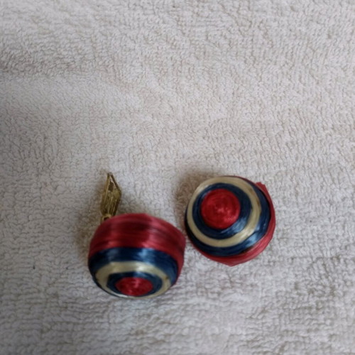 Vintage clip-on earrings new, blue and red