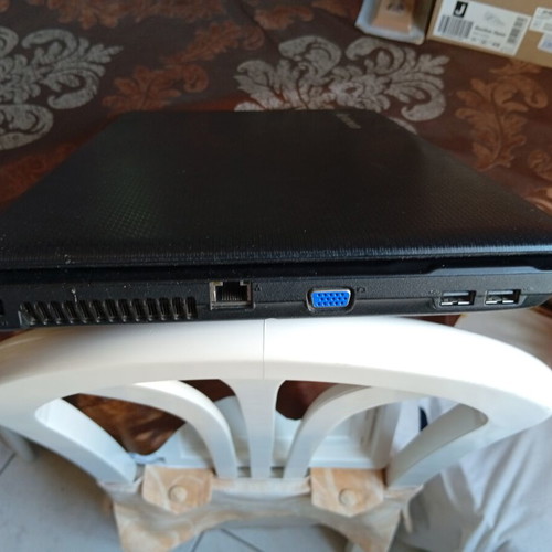 Lenovo G550 laptop used with Linux Mint and screen stain