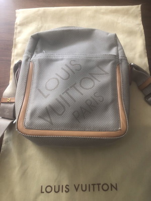 Louis Vuitton τσάντα χιαστί σαν καινούργιο, μπεζ