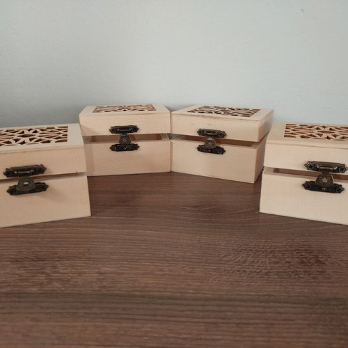 Square wooden boxes set of 4, new, decorative carved lids
