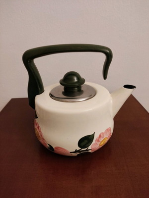 Villeroy & Boch vintage teapot like new with rose design