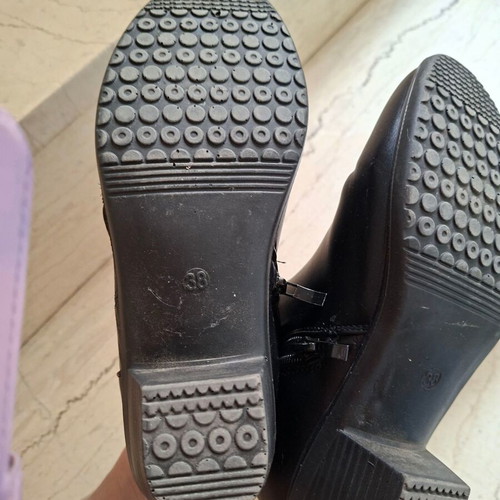 Leather ankle boots black like new, size 38