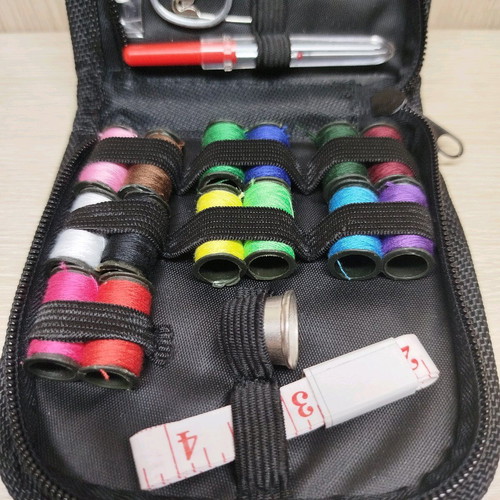 Travel sewing kit new with 14 thread colors