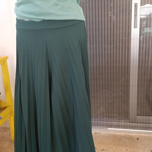 Morena Spain Pants like new, dark green, pleated front