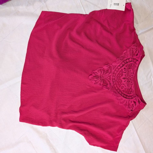 Set of 2 blouses one size fuchsia and pink with ruffles and lace new