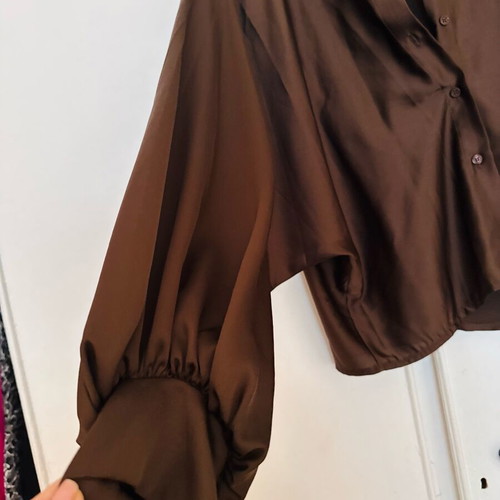 Satin oversized shirt with balloon sleeves like new, brown