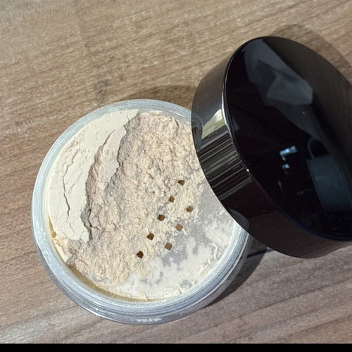 Laura Mercier Translucent Loose Setting Powder new, translucent finish